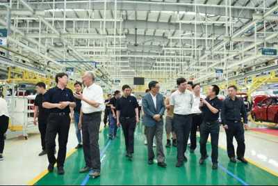 技術驅動未來 汽車評價研究院專家團深入哪吒汽車共話創新